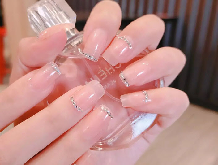 Những Mẫu Nail Cô Dâu Đơn Giản Đẹp Trong Ngày Cưới Trọng Đại