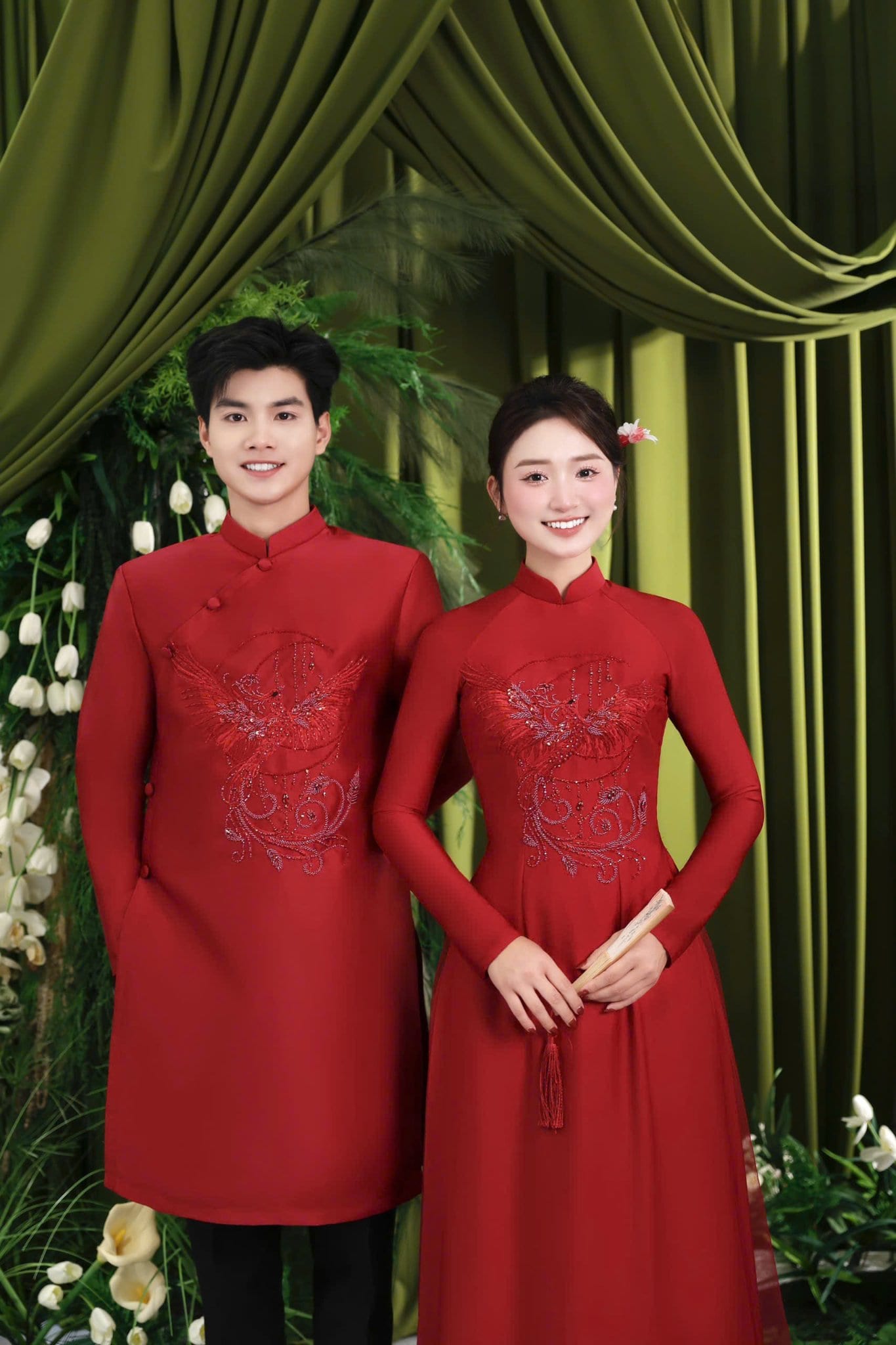 Cặp đôi rạng rỡ trong buổi chụp ảnh cưới ngoại cảnh tại đồi chè Thanh Chương Nghệ An do Khói Studio thực hiện.