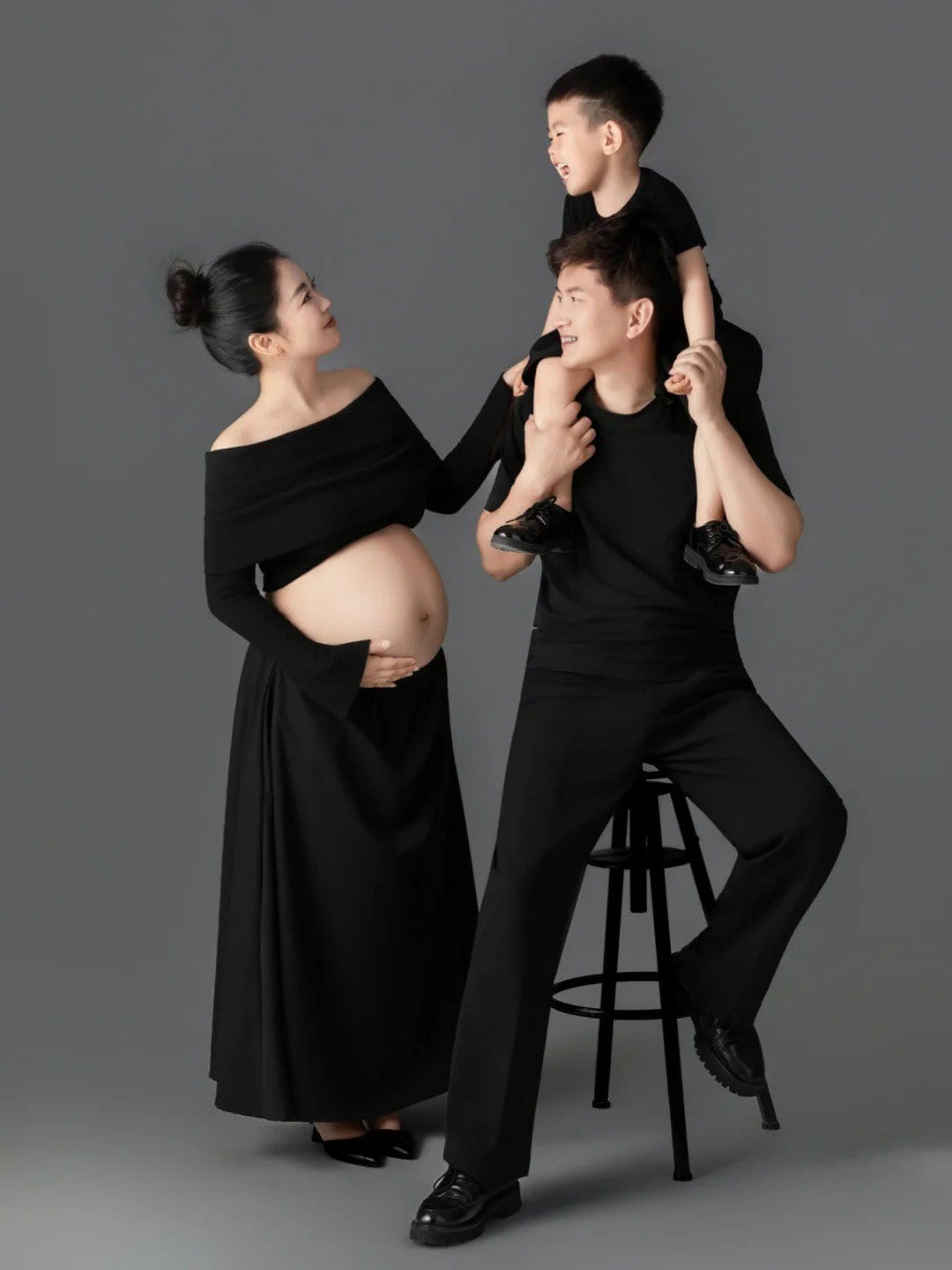 Cặp đôi hạnh phúc trong buổi chụp ảnh cưới tại studio Khói ở TP Vinh Nghệ An