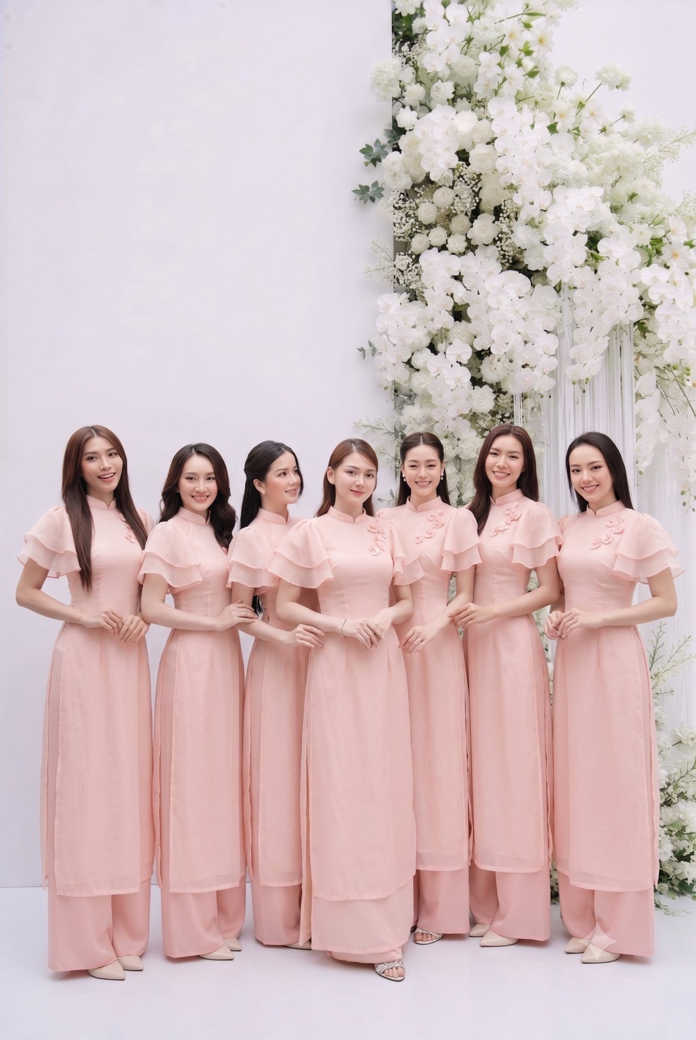 Khoảnh khắc xúc động rưng rưng nước mắt trong ngày cưới hỏi đầy cảm xúc.