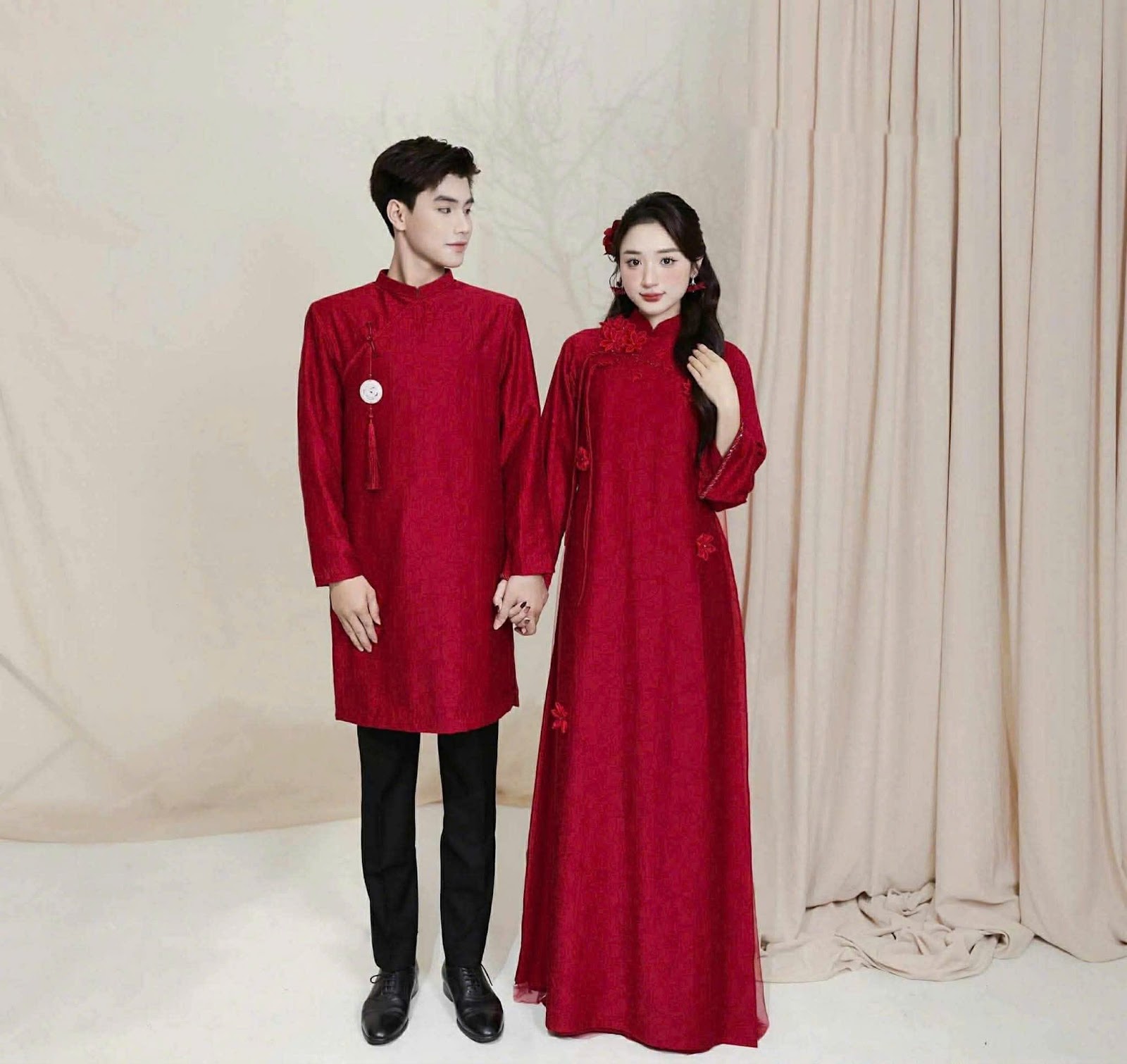 Cặp đôi dâu rể cười hạnh phúc trong buổi chụp hình cưới ngoại cảnh tại Nghệ An